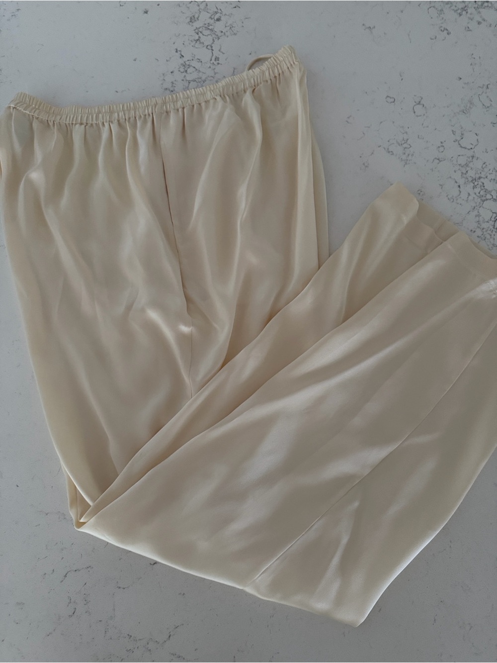 Saks Fifth Avenue Women's 100% Silk Cream Satin Pajama set Top/Pants - Picture 2 of 3